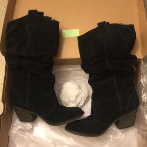 Almost new AE women’s suede heeled boots